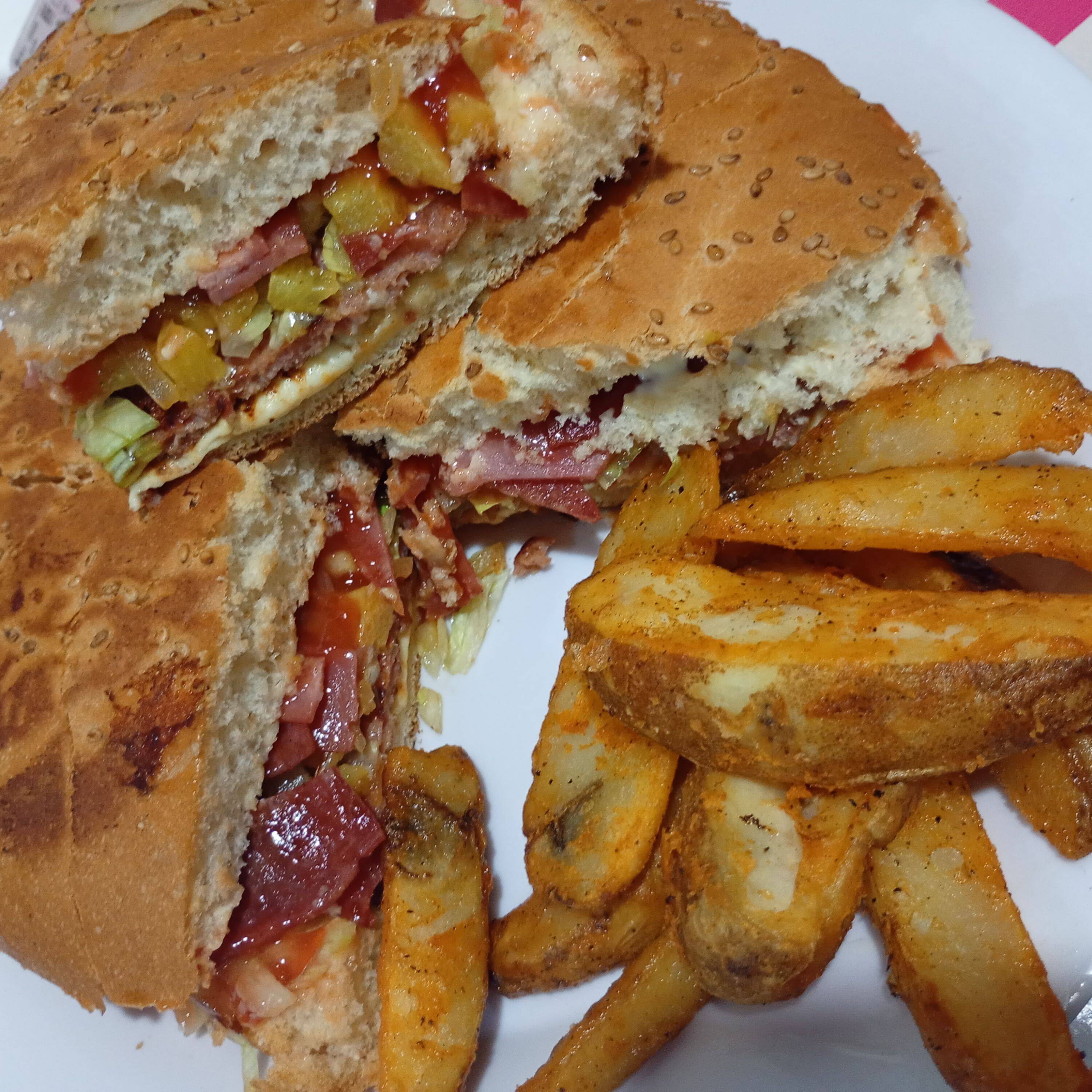 Hamburguesa hawaiana mediana papás gajos