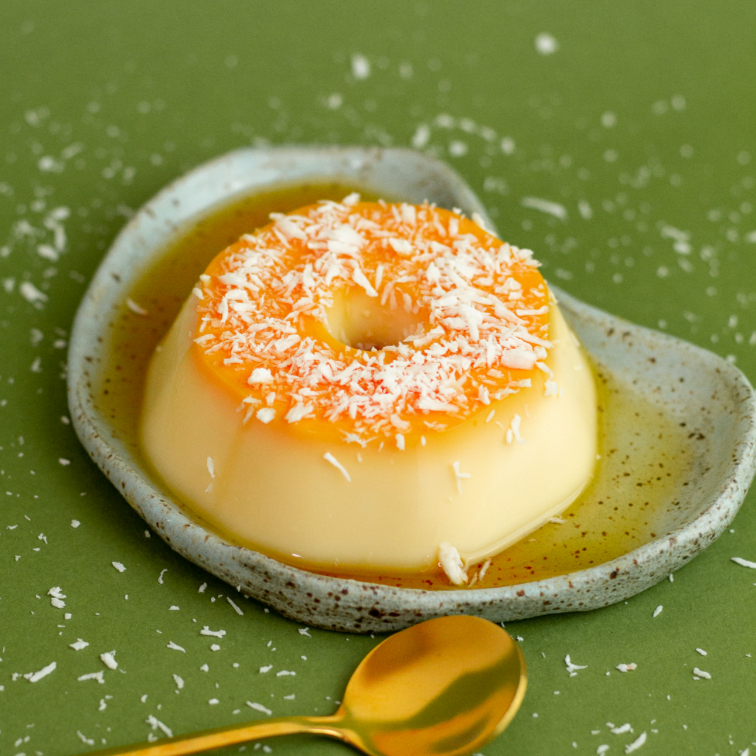 Nosso pudim de coco é uma sobremesa clássica e deliciosa, perfeita para qualquer ocasião. Com seu sabor suave e cremoso.