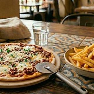 Pizza Boloñesa + Papas A La Francesa