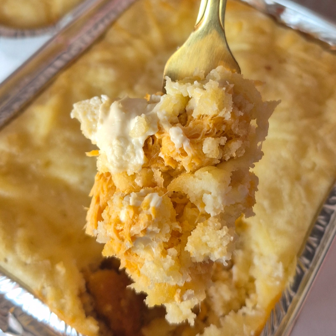 feita com recheio de frango cremoso, com bastante requeijão, coberta com queijo derretido e levemente dourado, que forma aquela casquinha irresistível por cima 😍 Macia por dentro, saborosa e perfeita pra quem ama uma torta quentinha, cheia de recheio e muito sabor.