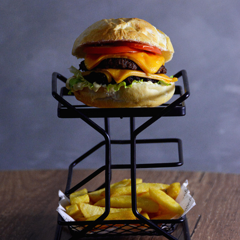 Pão crocante assado na hora, smach burguer, delicioso american chesse, bacon e molho da casa