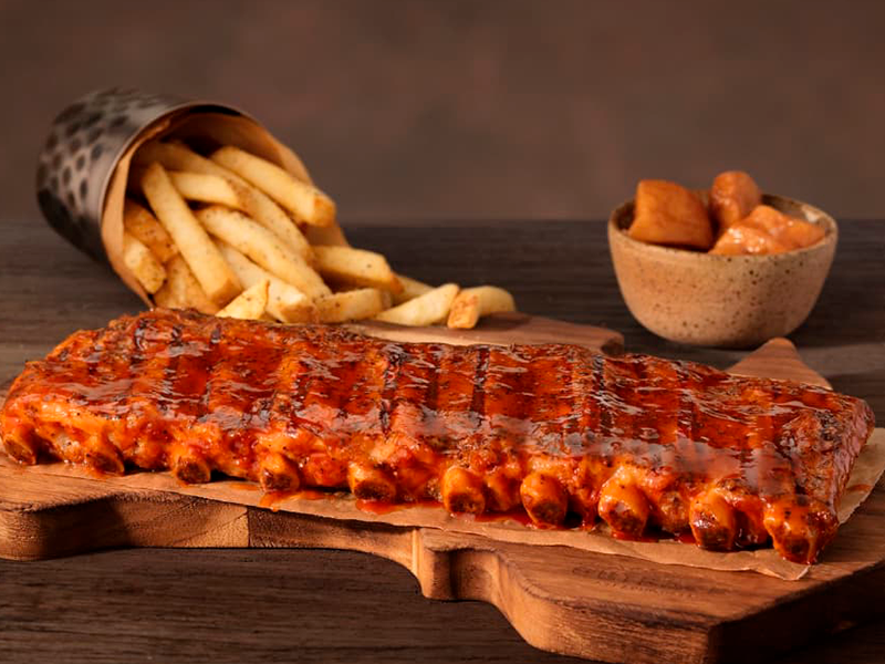 Nossa costela suína preparada em chama aberta como manda a tradição australiana, vem com as saborosas cinnamon apples.
Sem Lactose|*Contém carne suína