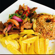 Chaufa mas Saltado de Pollo y Papas