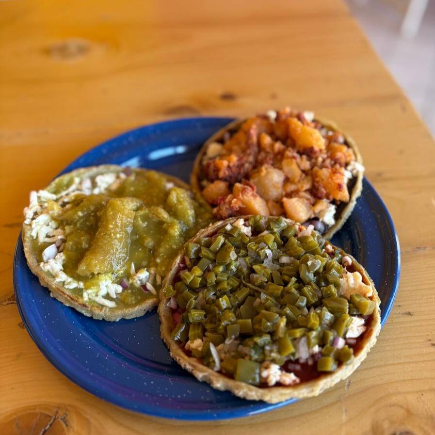 Orden de Picaditas Verdes con Guisado