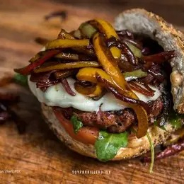 Hamburguesa de Sirloin o Pechuga de Pollo Sencilla