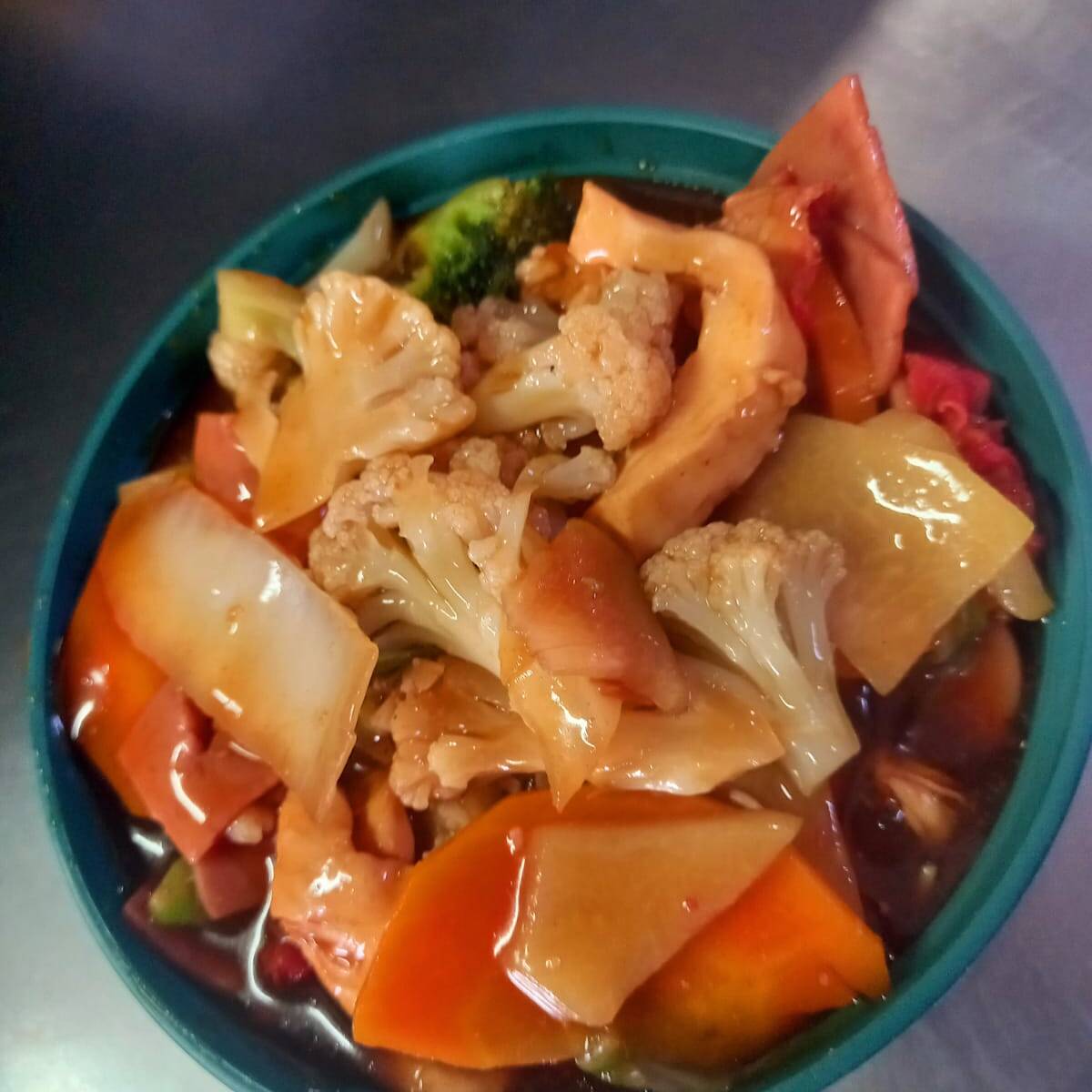 Pollo con Verduras en Salsa de Ostiones