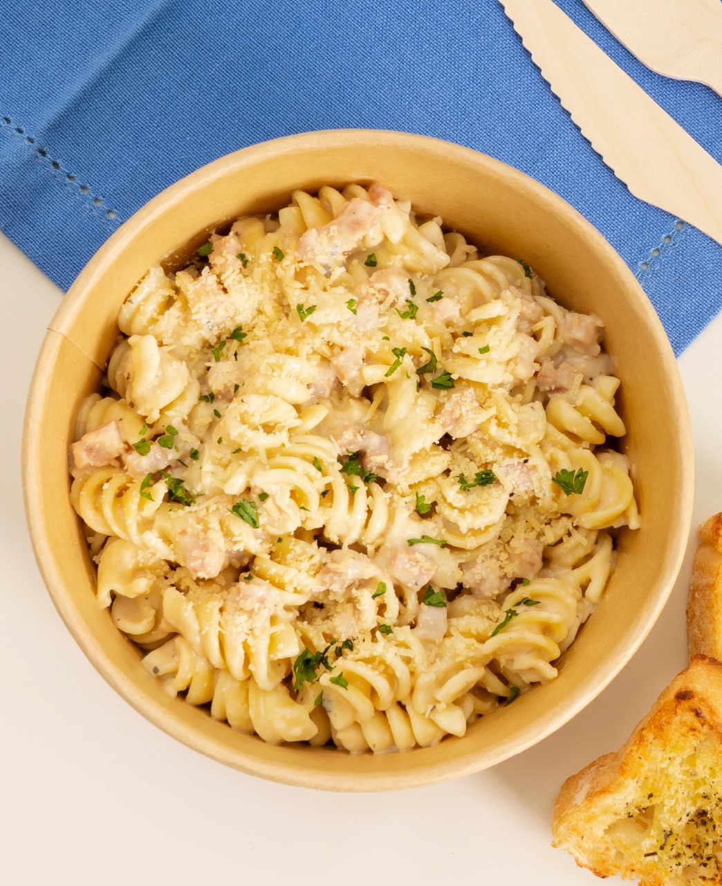 Fusilli a la crema con tocineta