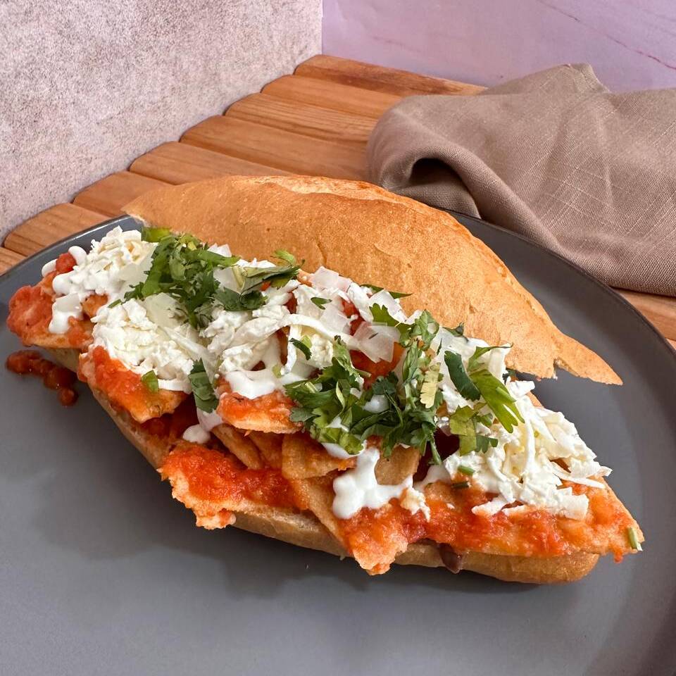 Tortas de chilaquiles - Salsa Roja Pica Rico