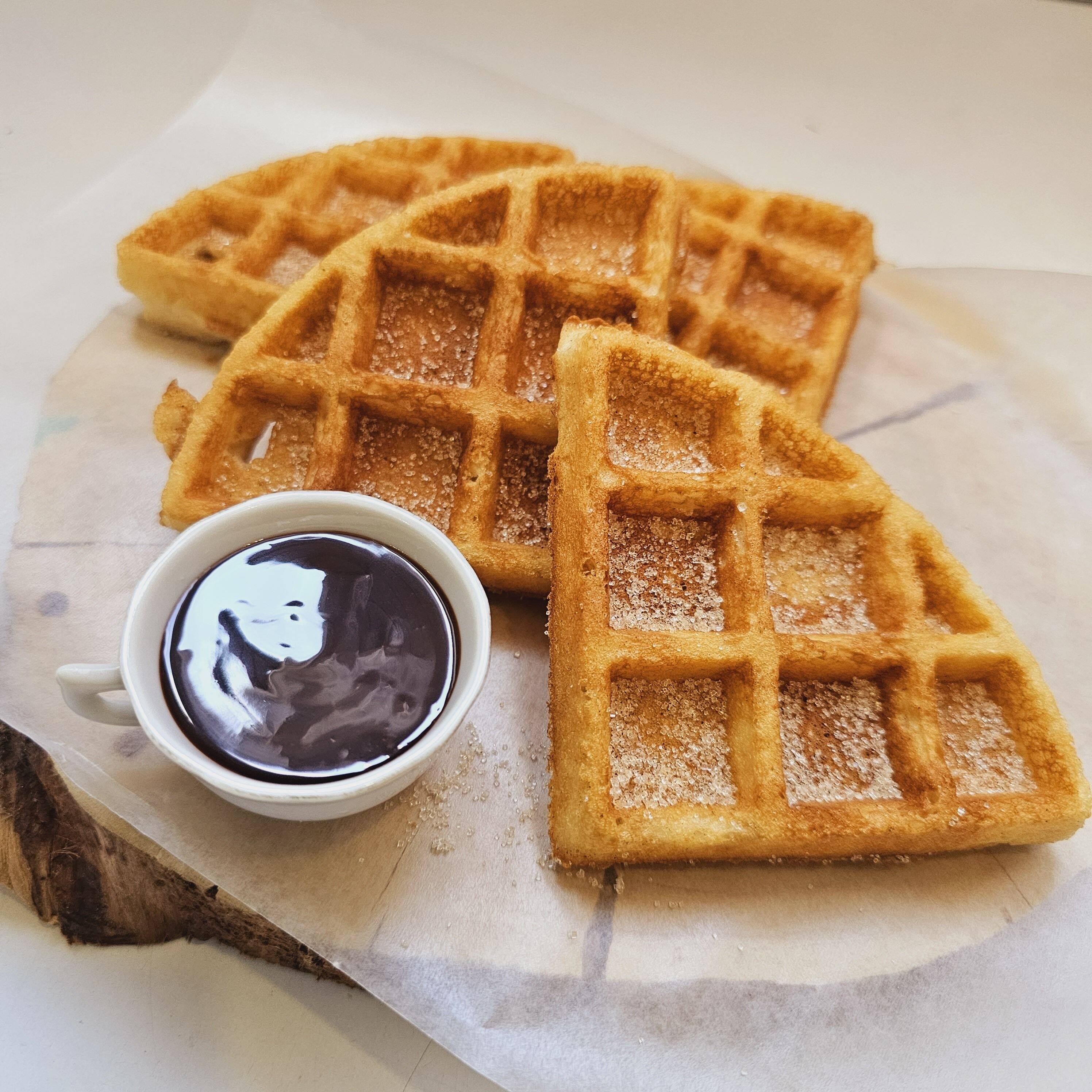 Waffles Crujientes Con Azúcar y Canela