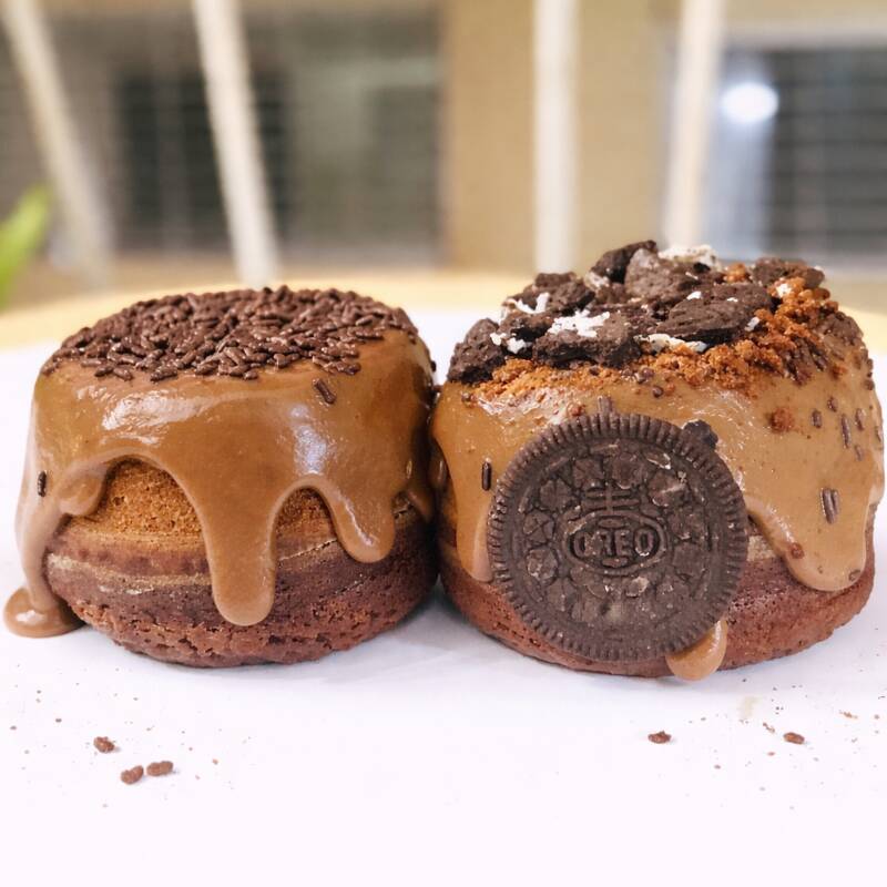 1 Mini bolo vulcão Oreo + 1 Mini bolo vulcão Brigadeiro , com um precinho especial !!
Serve até 4 pessoas!
Cada Mini bolo, com aproximadamente 420g.