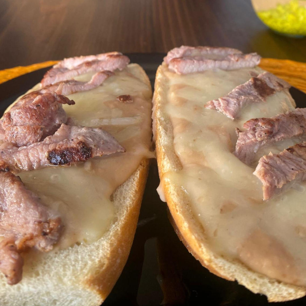 Molletes Salados con Arrachera