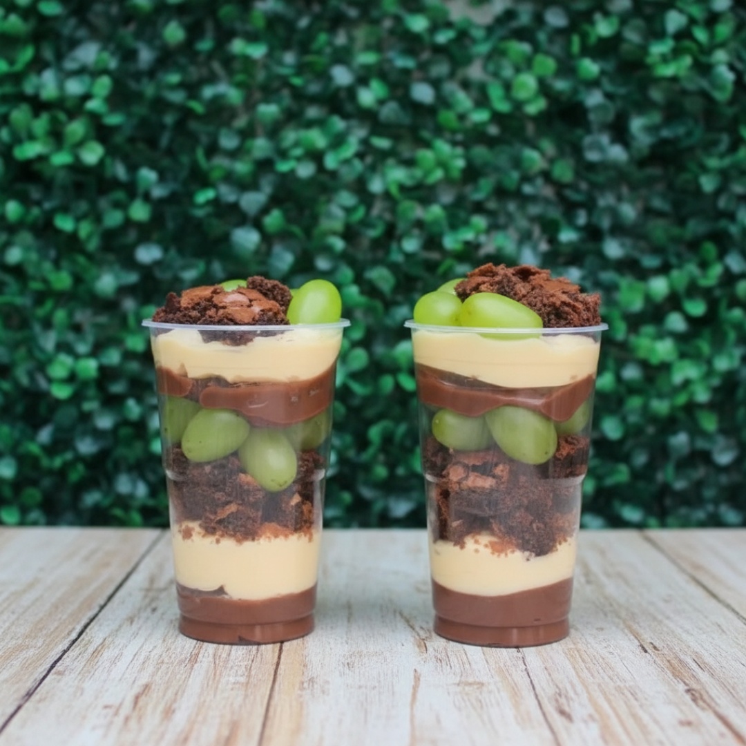 Copo Da Felicidade, Brownie, Creme De Avelã, Creme De Ninho, Uva, Leite Em Pó