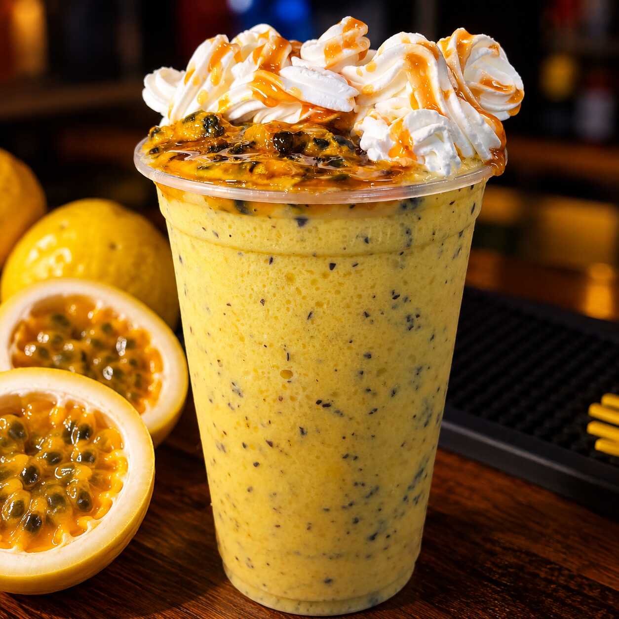 Nevada de Maracujá 700ml 💛❄️
Bebida alcoólica supergelada em textura de raspadinha, com o sabor tropical e marcante do maracujá. Servida no copão de 700ml e finalizada com chantilly. Refrescante, saborosa e com aquele equilíbrio perfeito entre o docinho e o azedinho do maracujá!