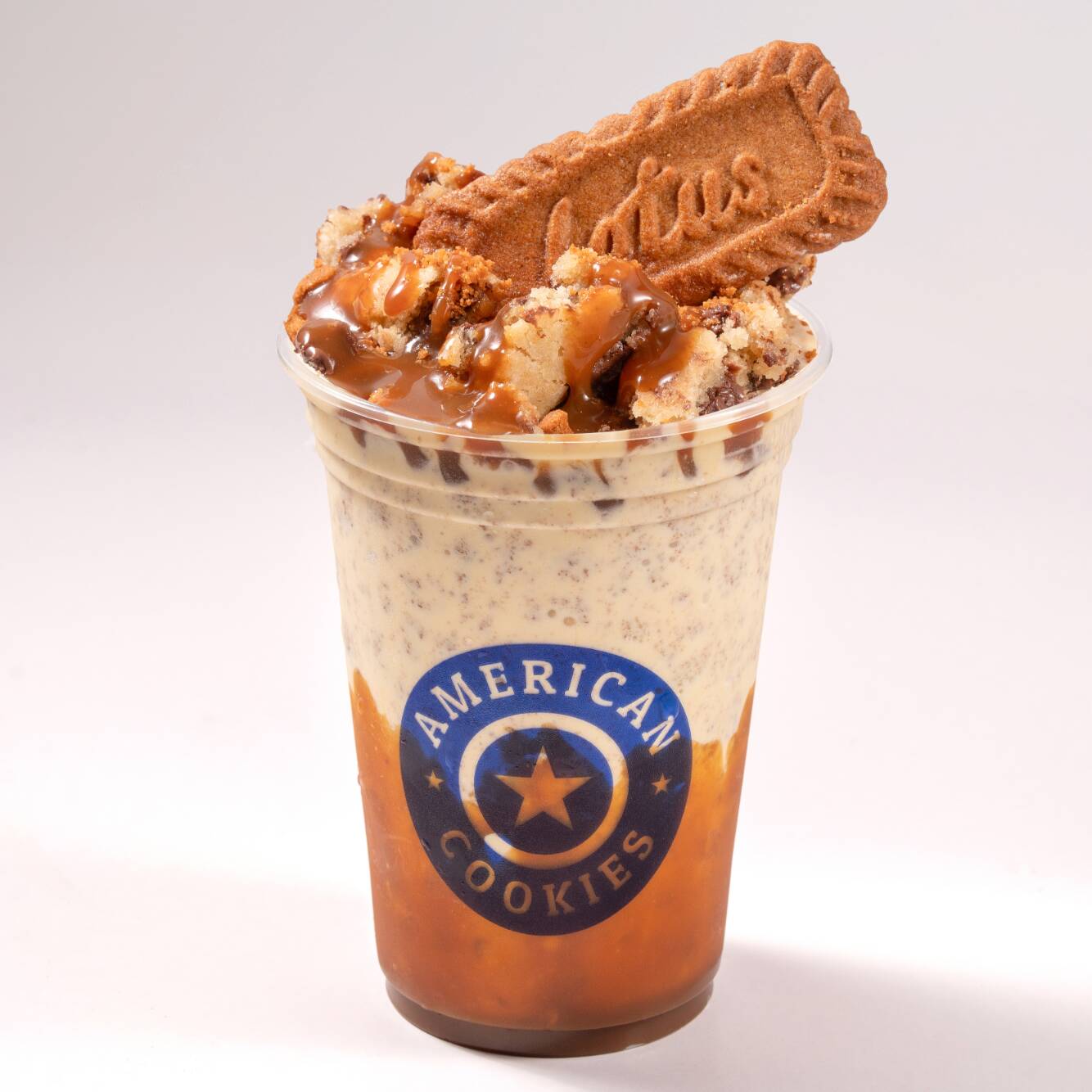 Shake cremoso com Lotus
triturado, calda de caramelo
belga e cookie clássico ao
leite.
