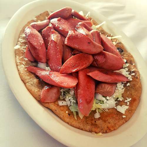 Huarache con Salchicha
