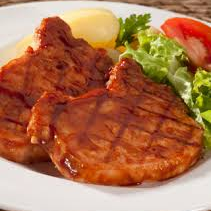 Almuerzo con chuleta a la BBQ