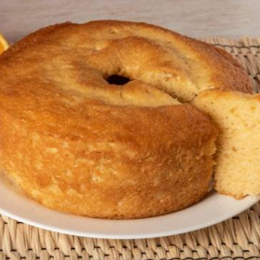 Bolo de laranja fofinho, suculento e com aroma cítrico irresistível.