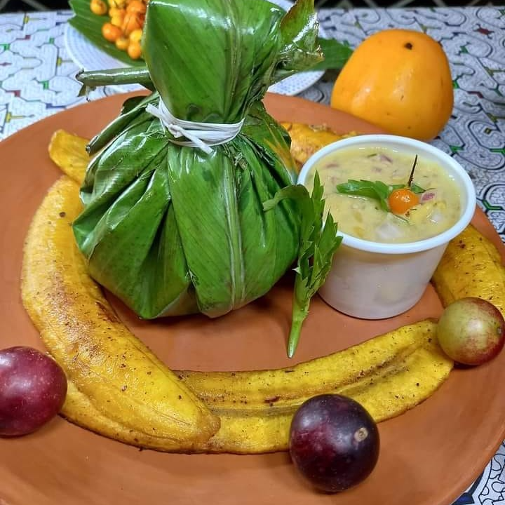 Juane de Gallina con Maduro Frito y Refresco 300ml