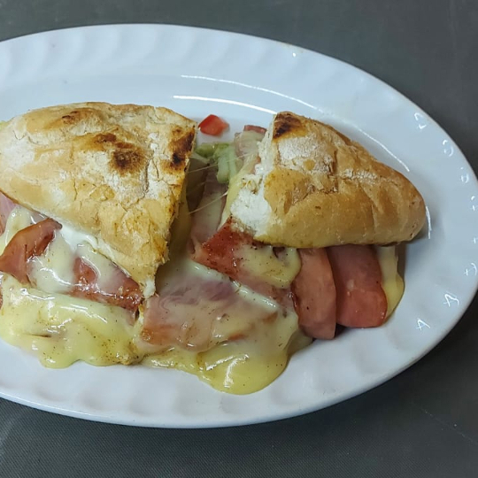 Telera de Jamón y Queso