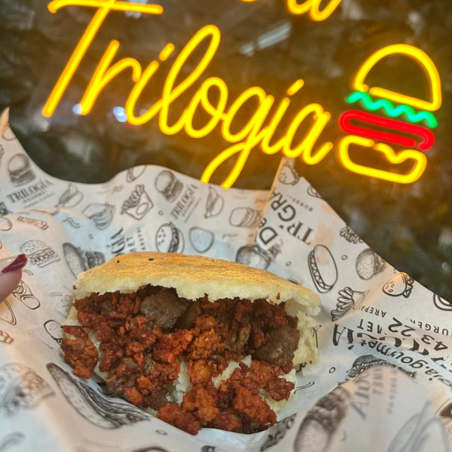 Arepa COMBINADA Bistec + Chorizo Rojo