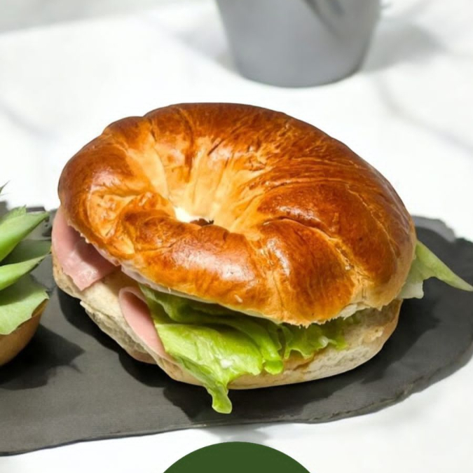 "Cuernito con Philadelphia"