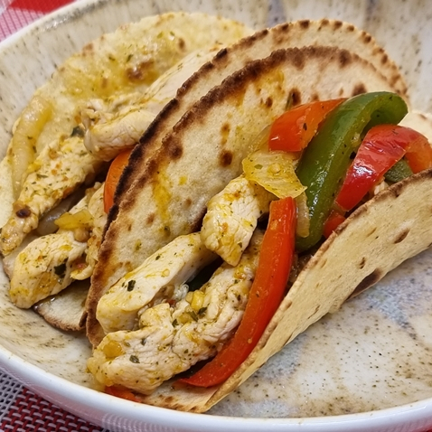 2 Tacos de Pollo mas Bebida 250 Ml