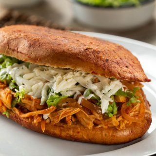 Pambazo de tinga