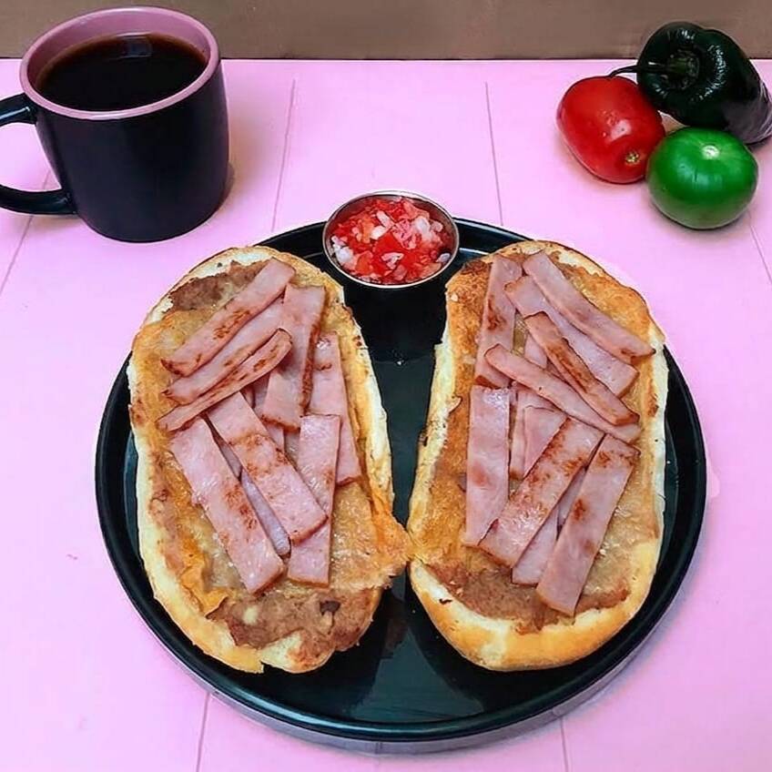 Molletes con Jamón