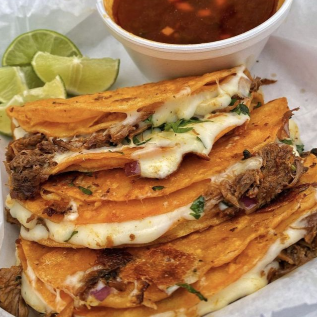 3 Quesatacos de Birria de Res y Consomé
