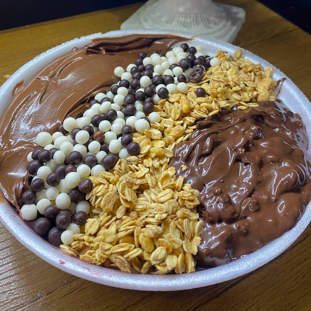 Açaí delicioso, cremoso e super refrescante! 💜
Monte do seu jeitinho com adicionais à sua escolha e aproveite essa delícia a qualquer hora. 😋✨