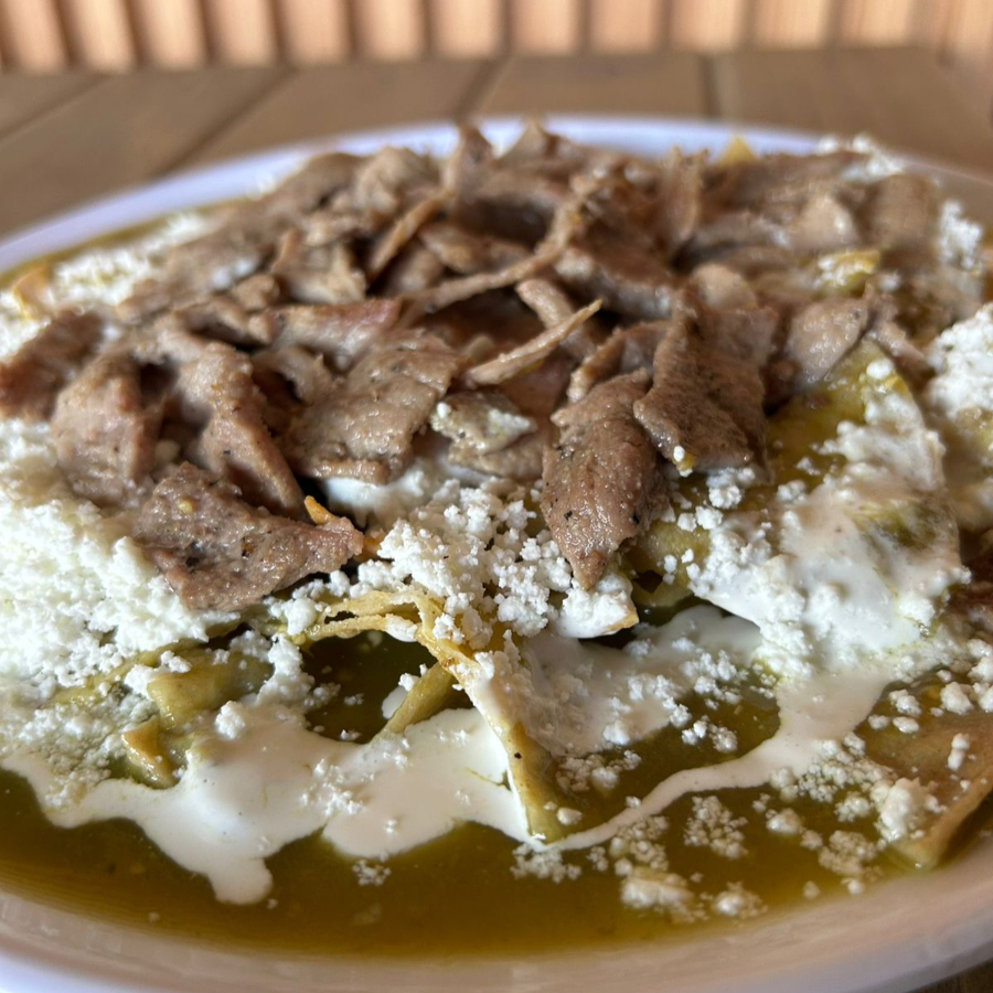 Chilaquiles con bistec