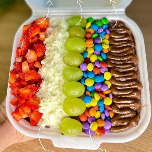 Açaí na hamburgueira, escolha seus acompanhamentos. *imagem ilustrativa