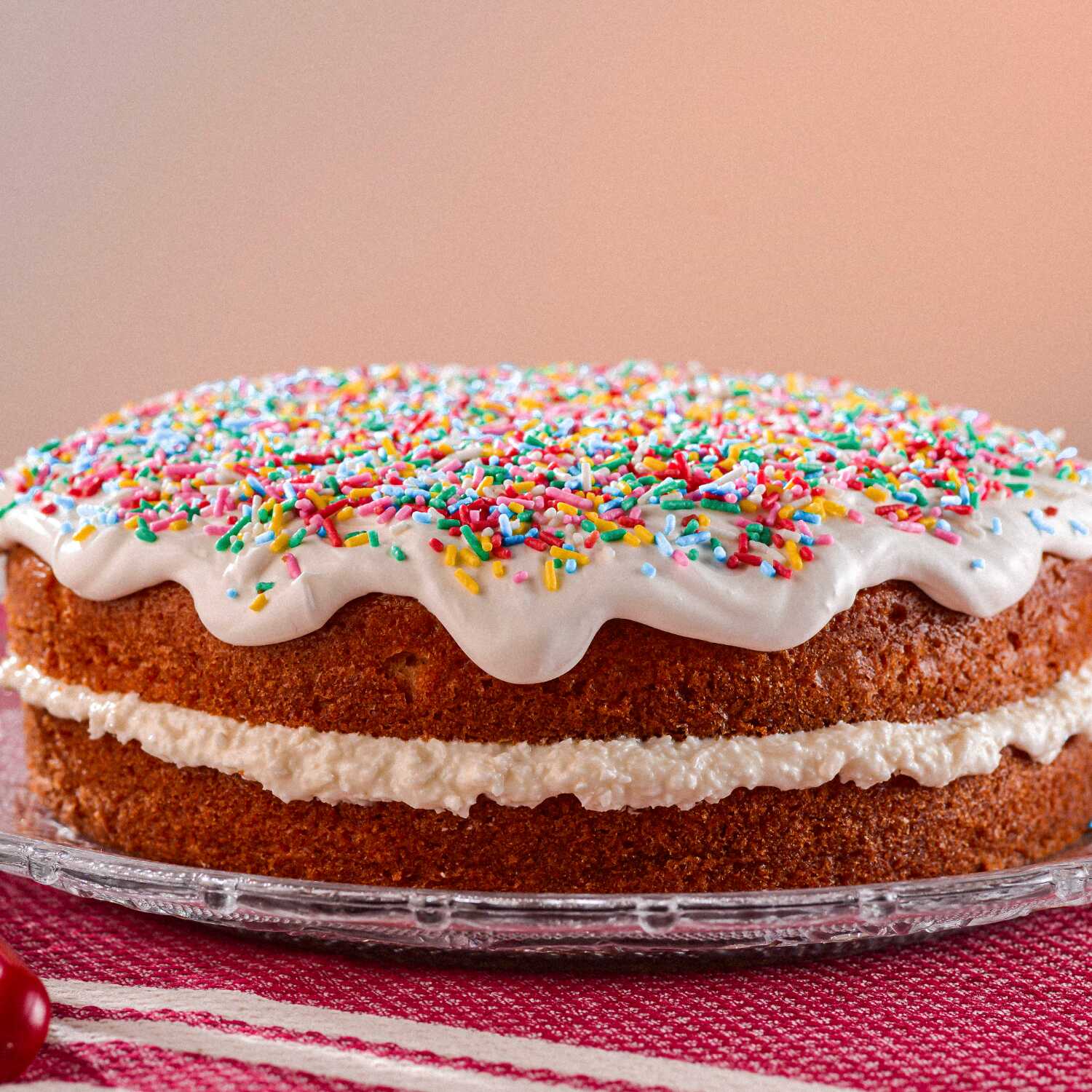 Bolo de leite caseiro da Vó, com recheio sabor beijinho, finalizado com cobertura de leite condensado cremoso e granulado colorido.
Imagem meramente ilustrativa.

Bolo pequeno serve até 8 fatias.
Bolo grande serve até 16 fatias.