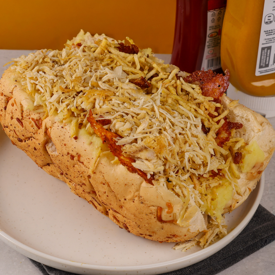 Pao gigante 100g, 2 salsichas, katchup, mostarda, maionese, pure de batata, batata palha, milho, vinagrete, barbecue, cheddar, Catupiry, maionese caseira,queijo na chapa e frango com catupiry