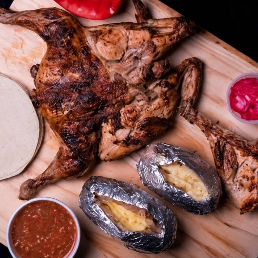 1.5 Pollos + 2 Complementos