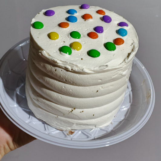 Bolo de massa de baunilha e recheio de brigadeiro branco não é o bolo inteiro é a fatia 300 gramas
