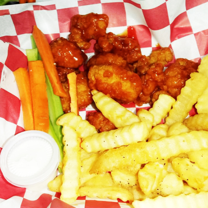 BONELES CON PAPAS (BBQ, BUFALO Y MANGO HABANERO).