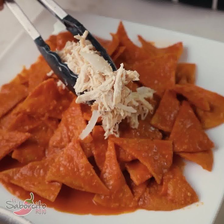 Chilaquiles Rojos con Refresco