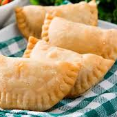 Empanada de Pollo y Queso.