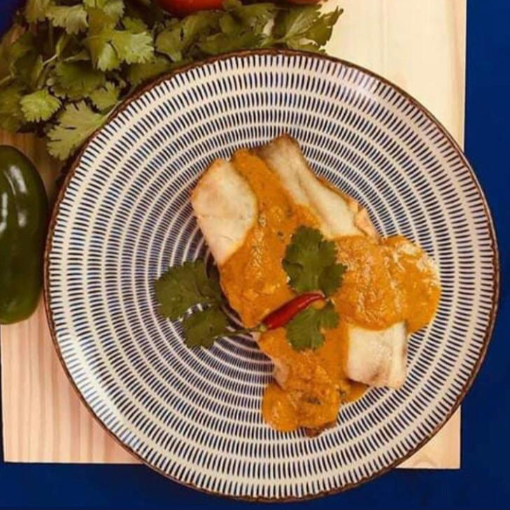 Filet de namorado frito mergulhado em molho cremoso à base de leite de coco, curry, massala e coentro. Serve duas pessoas.