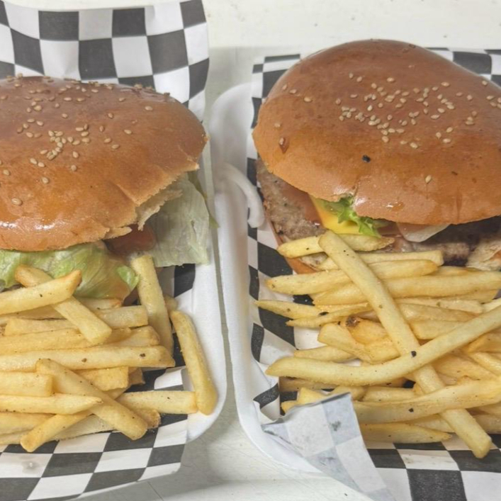 2 HAMBURGUESA CON QUESO Y PAPAS