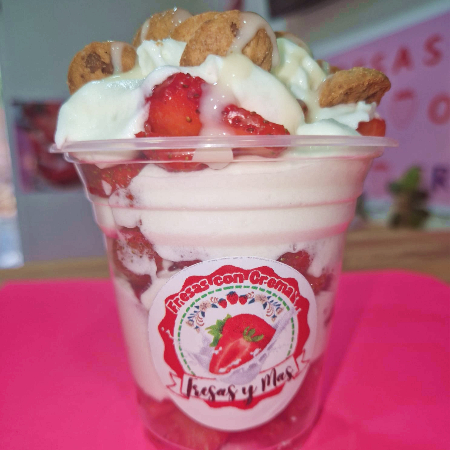 2 Fresas Con Crema Y Mini Chips 9 Onz