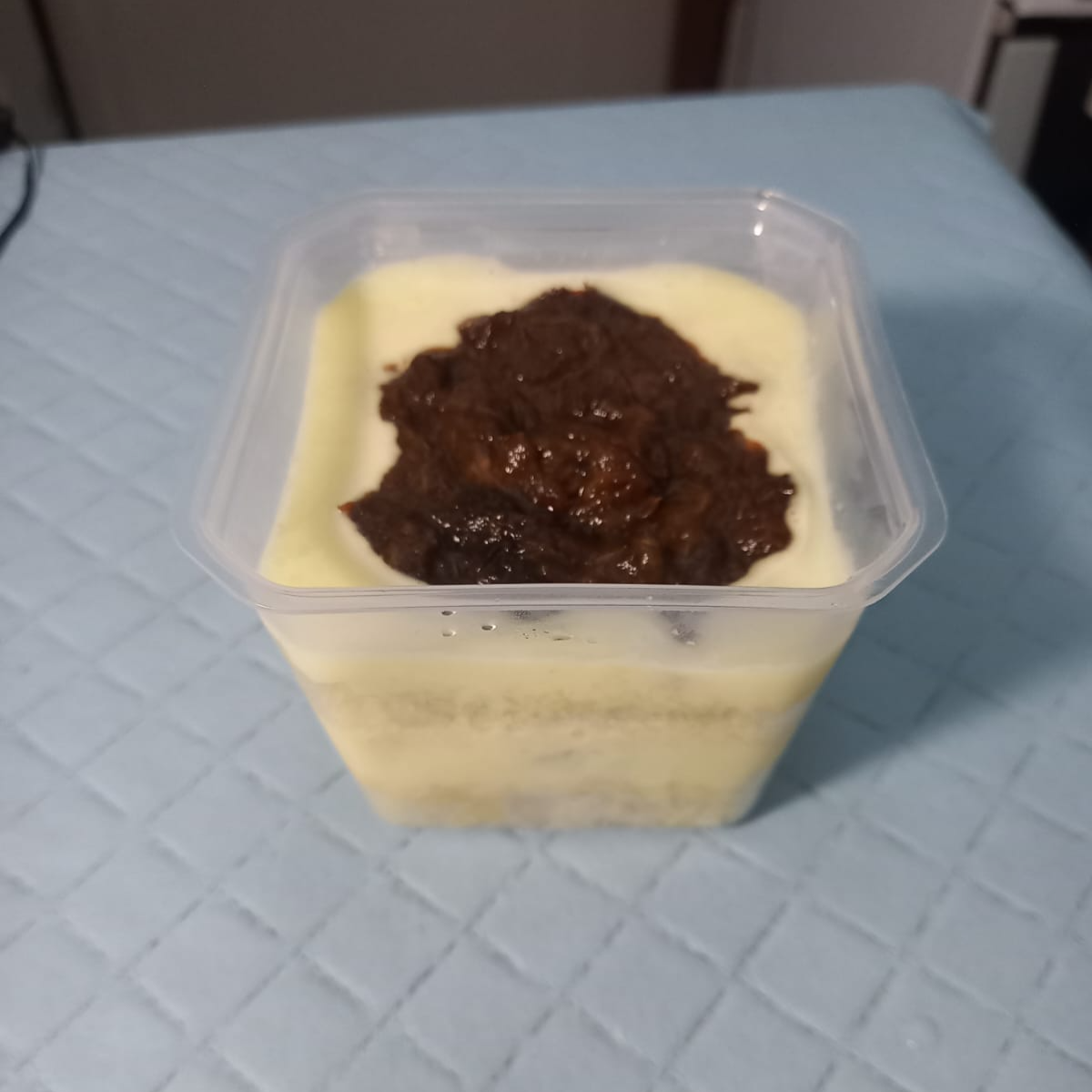 Massa branca bem molhadinha, com muito recheio de coco e geleia de ameixa. Aquele bolo bem tradicional, e zero enjoativo!!