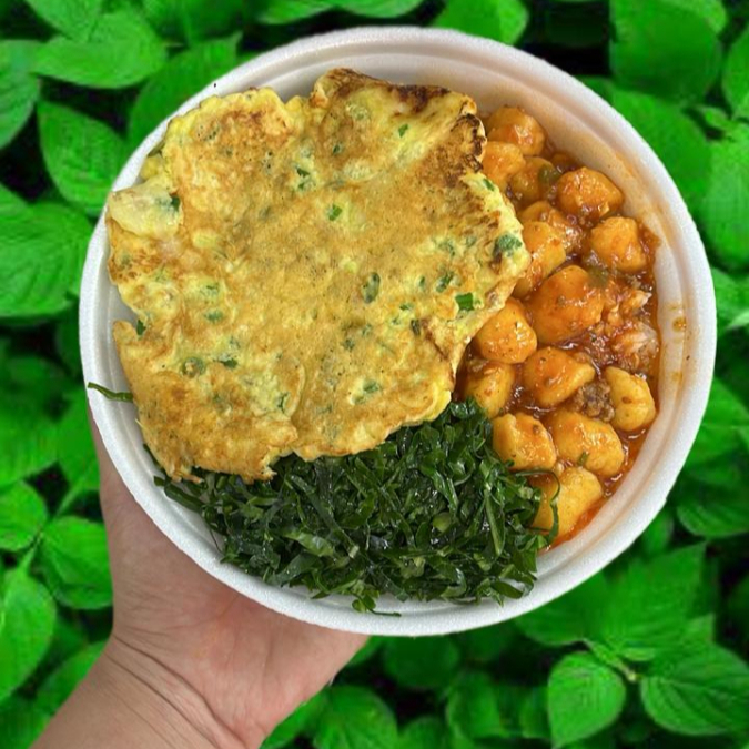 Arroz, feijão, macarrão à pizzaiolo, mix de legumes e omelete ♥
