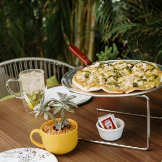 PIZZA MITAD CHICHARRON/POBLANA