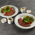 Dois cortes nobres de carne bovina grelhada (300g no total in natura) e nosso exclusivo molho secreto cremoso, preparado com 21 ingredientes (160ml). Acompanha mix de folhas frescas, tomates-cereja e nozes, finalizado com um leve e refrescante molho artesanal de iogurte e mostarda Dijon. Ideal para compartilhar!

Obs.: Os produtos são pesados in natura e podem apresentar variação de peso e tamanho após o preparo.