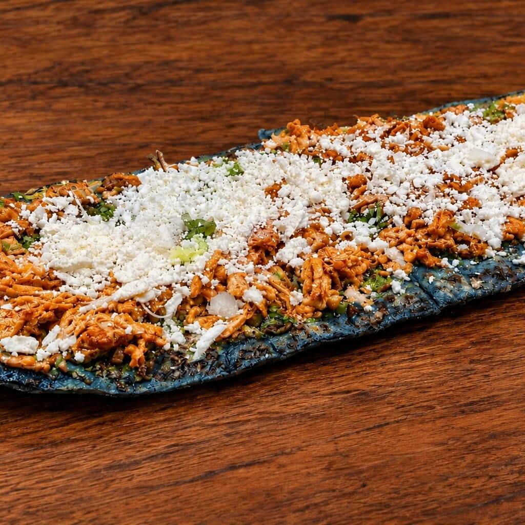 Huarache Chilango con Guisado