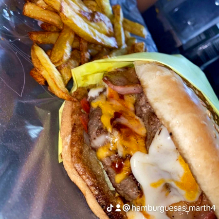 Hamburguesa Patron y Orden de Papas.