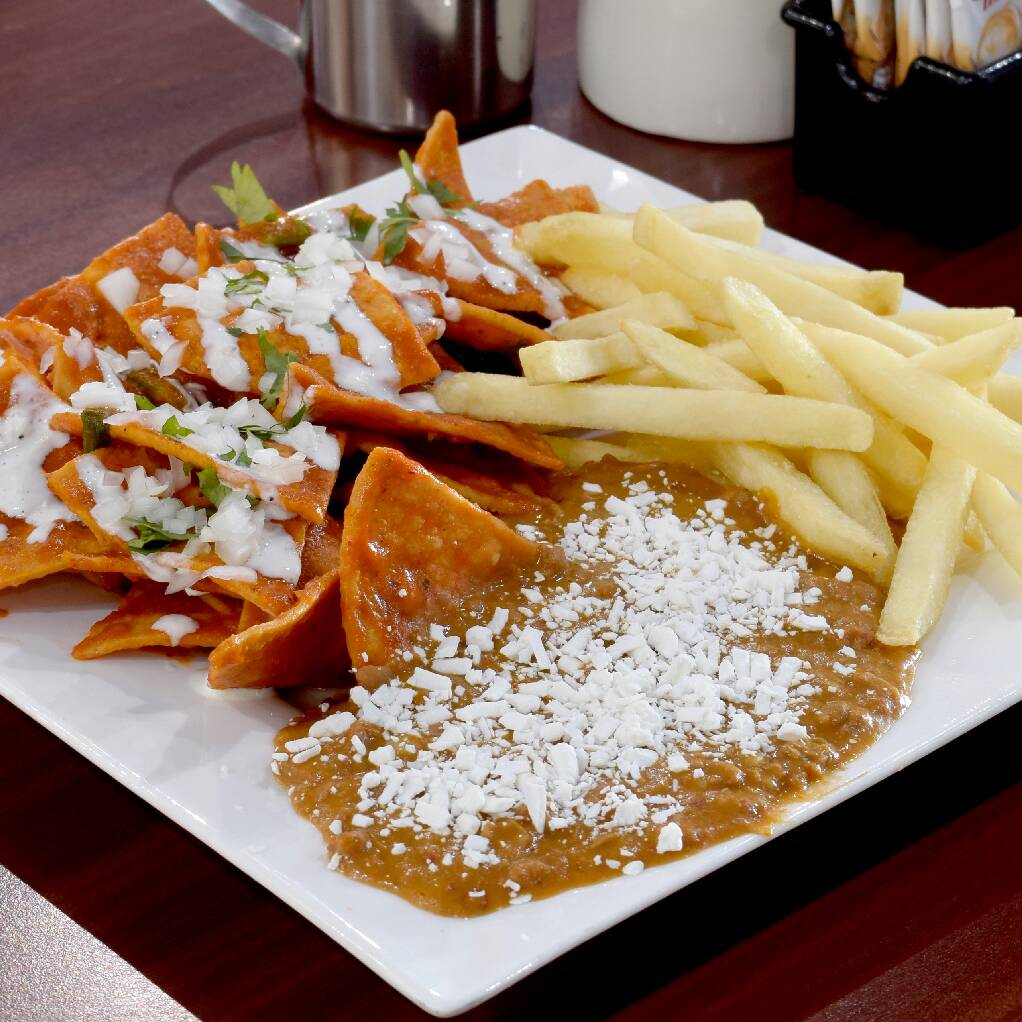 Chilaquiles con Pollo Rojos