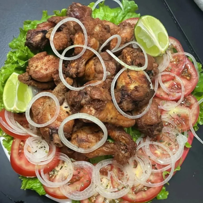 acompanha molho da casa